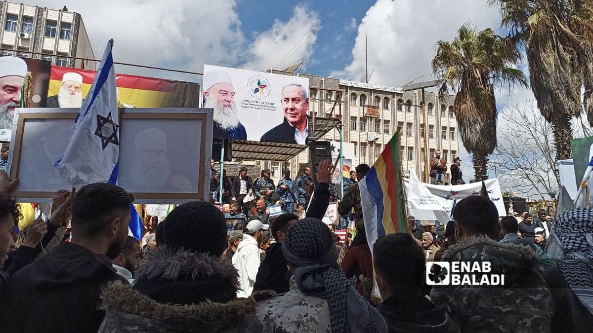 Hundreds Rally in Suwayda Backing Sheikh Hikmat al‑Hijri